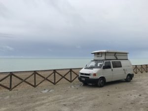 Tony Furgony e la spiaggia di Numana, Marche